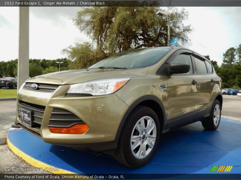 Front 3/4 View of 2013 Escape S