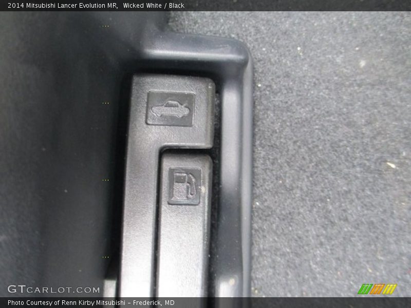 Wicked White / Black 2014 Mitsubishi Lancer Evolution MR