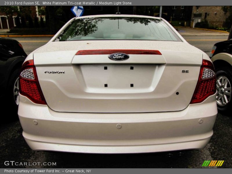 White Platinum Tri-coat Metallic / Medium Light Stone 2010 Ford Fusion SE