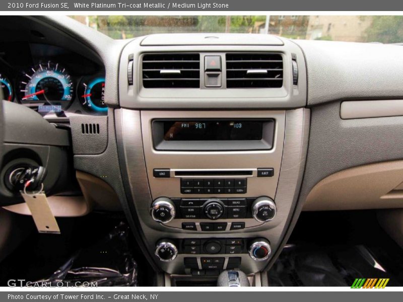 White Platinum Tri-coat Metallic / Medium Light Stone 2010 Ford Fusion SE