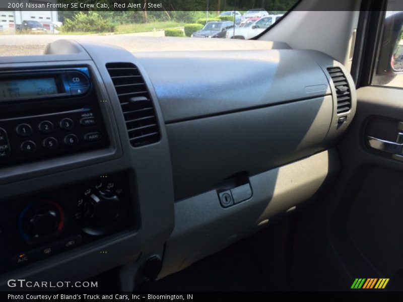 Red Alert / Steel 2006 Nissan Frontier SE Crew Cab