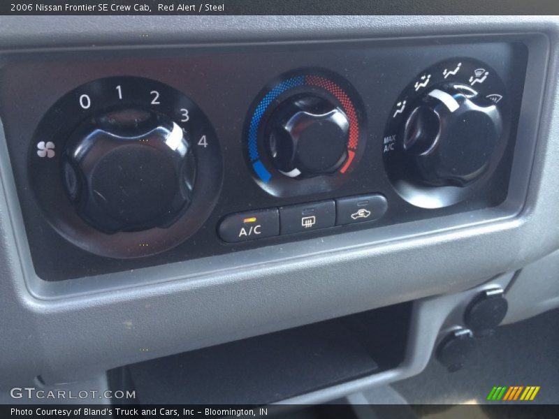 Red Alert / Steel 2006 Nissan Frontier SE Crew Cab