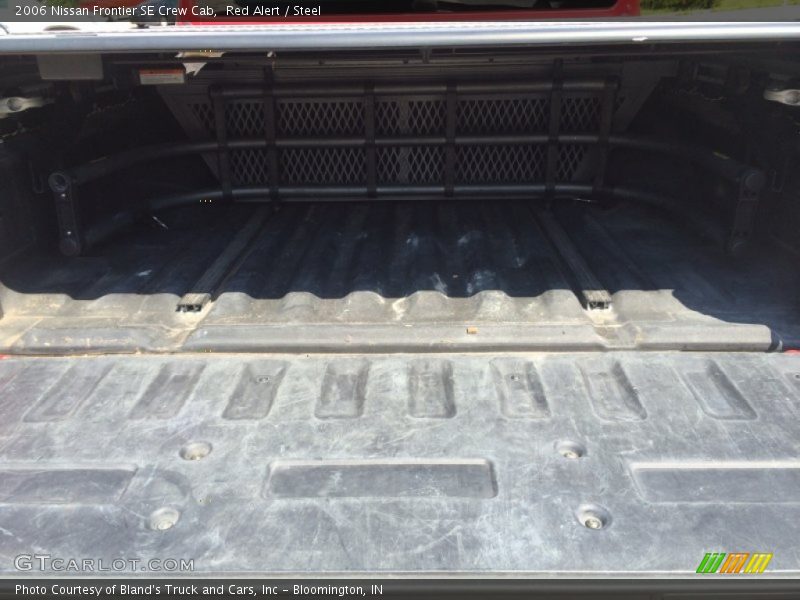 Red Alert / Steel 2006 Nissan Frontier SE Crew Cab