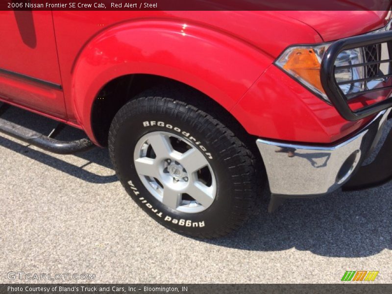 Red Alert / Steel 2006 Nissan Frontier SE Crew Cab