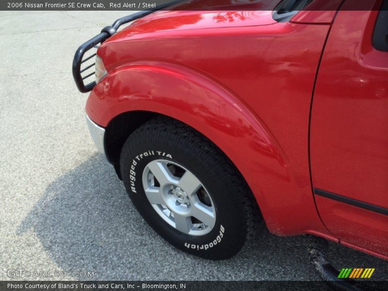 Red Alert / Steel 2006 Nissan Frontier SE Crew Cab
