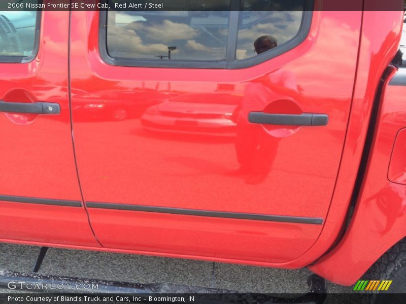 Red Alert / Steel 2006 Nissan Frontier SE Crew Cab