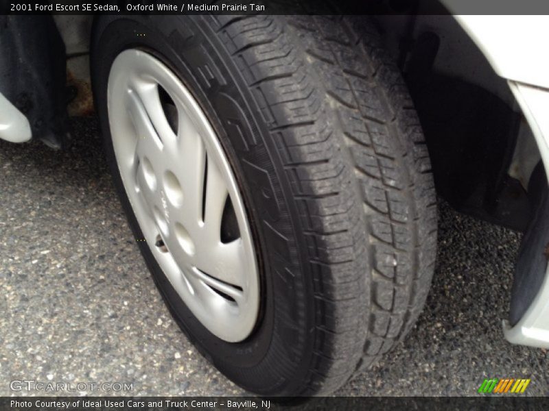Oxford White / Medium Prairie Tan 2001 Ford Escort SE Sedan