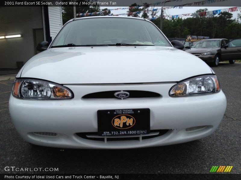 Oxford White / Medium Prairie Tan 2001 Ford Escort SE Sedan