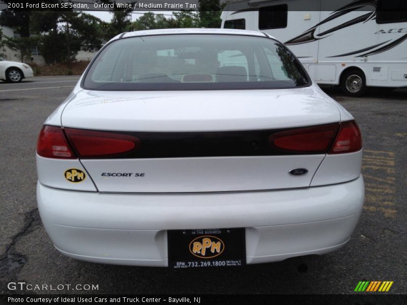 Oxford White / Medium Prairie Tan 2001 Ford Escort SE Sedan