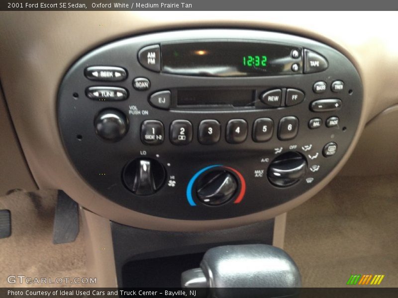 Oxford White / Medium Prairie Tan 2001 Ford Escort SE Sedan