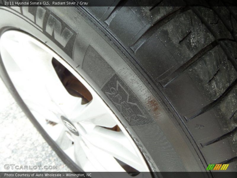 Radiant Silver / Gray 2011 Hyundai Sonata GLS