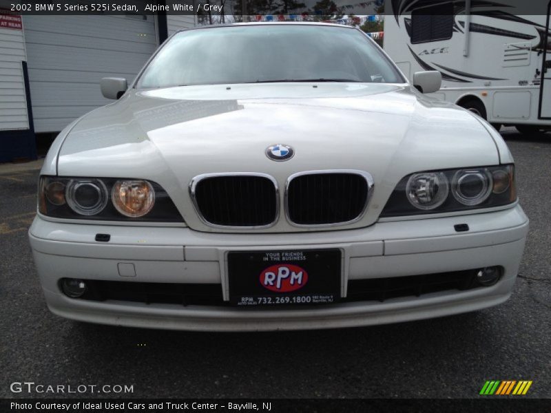 Alpine White / Grey 2002 BMW 5 Series 525i Sedan
