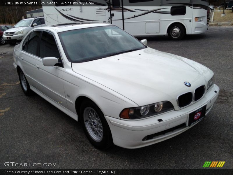 Alpine White / Grey 2002 BMW 5 Series 525i Sedan