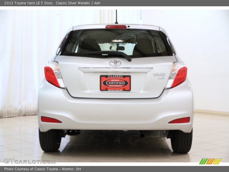 Classic Silver Metallic / Ash 2013 Toyota Yaris LE 5 Door