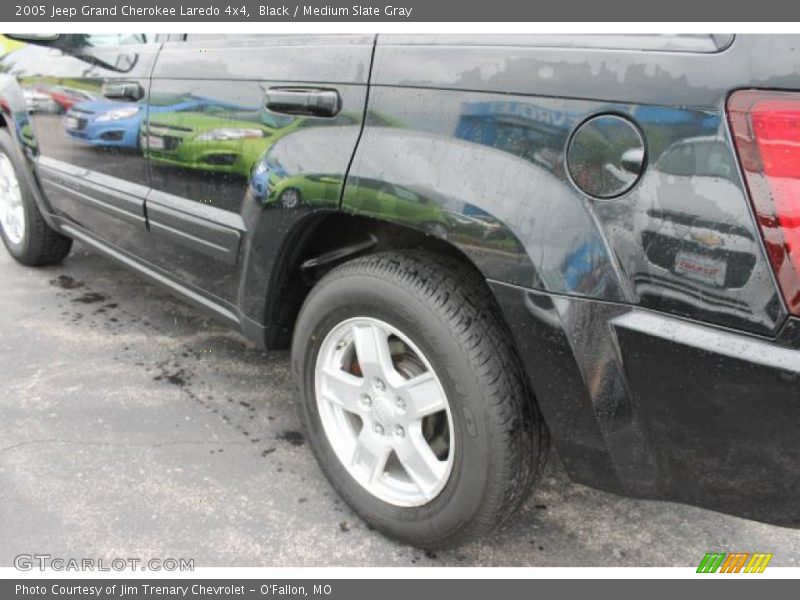 Black / Medium Slate Gray 2005 Jeep Grand Cherokee Laredo 4x4