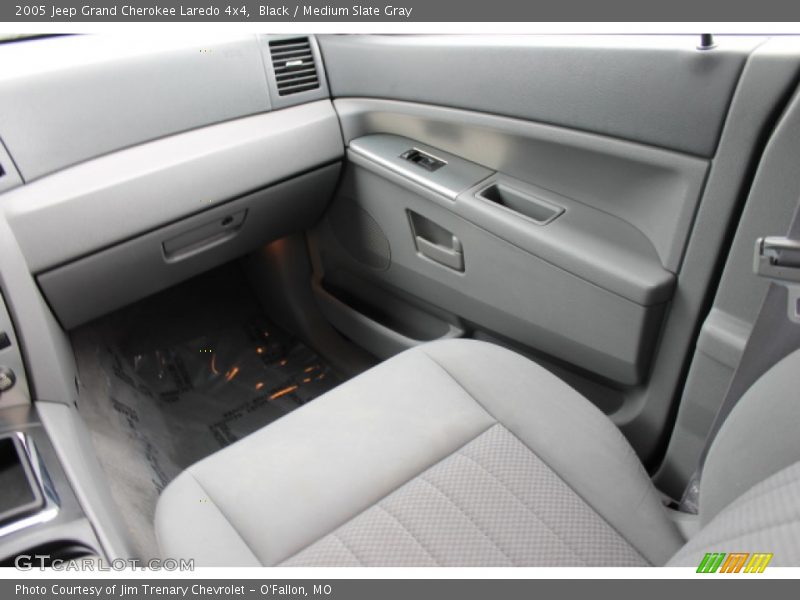 Black / Medium Slate Gray 2005 Jeep Grand Cherokee Laredo 4x4