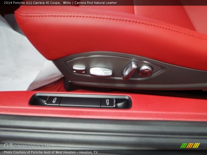 Controls of 2014 911 Carrera 4S Coupe