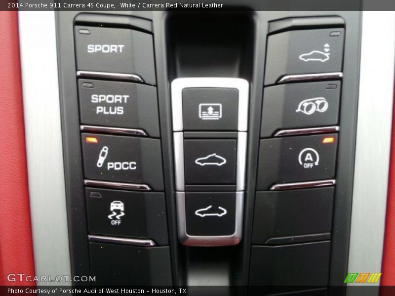 Controls of 2014 911 Carrera 4S Coupe