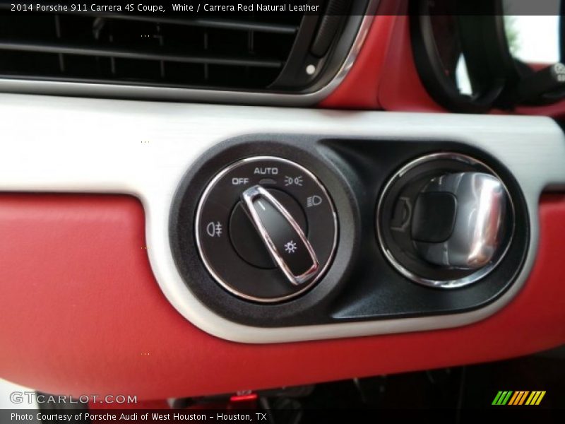 Controls of 2014 911 Carrera 4S Coupe