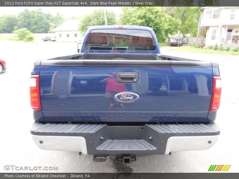 Dark Blue Pearl Metallic / Steel Gray 2011 Ford F250 Super Duty XLT SuperCab 4x4