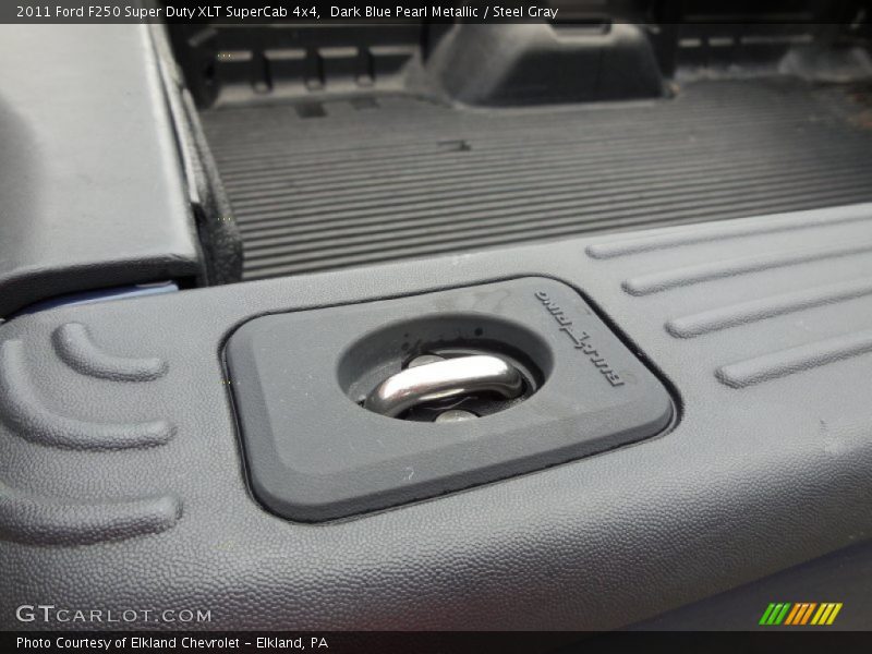 Dark Blue Pearl Metallic / Steel Gray 2011 Ford F250 Super Duty XLT SuperCab 4x4
