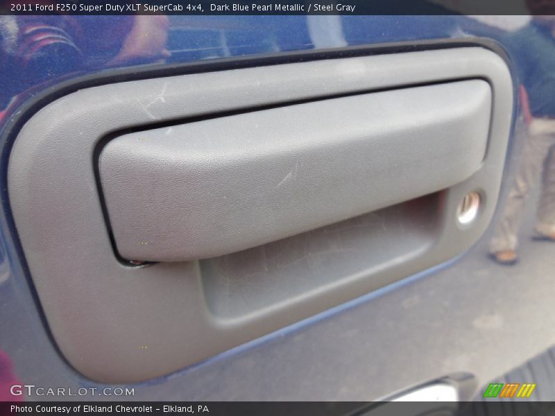 Dark Blue Pearl Metallic / Steel Gray 2011 Ford F250 Super Duty XLT SuperCab 4x4