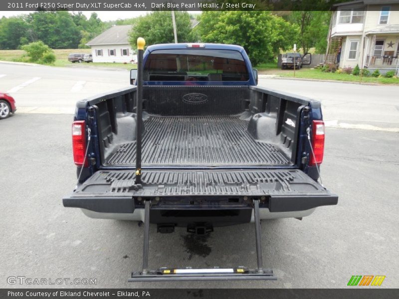 Dark Blue Pearl Metallic / Steel Gray 2011 Ford F250 Super Duty XLT SuperCab 4x4