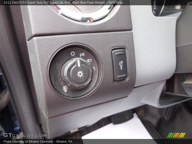 Dark Blue Pearl Metallic / Steel Gray 2011 Ford F250 Super Duty XLT SuperCab 4x4