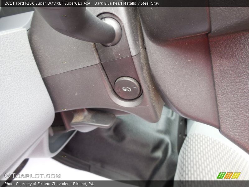 Dark Blue Pearl Metallic / Steel Gray 2011 Ford F250 Super Duty XLT SuperCab 4x4