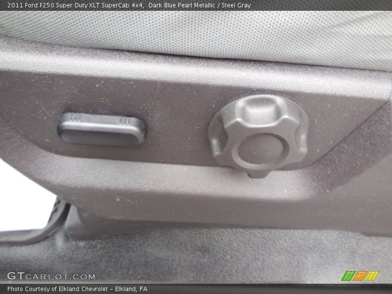 Dark Blue Pearl Metallic / Steel Gray 2011 Ford F250 Super Duty XLT SuperCab 4x4