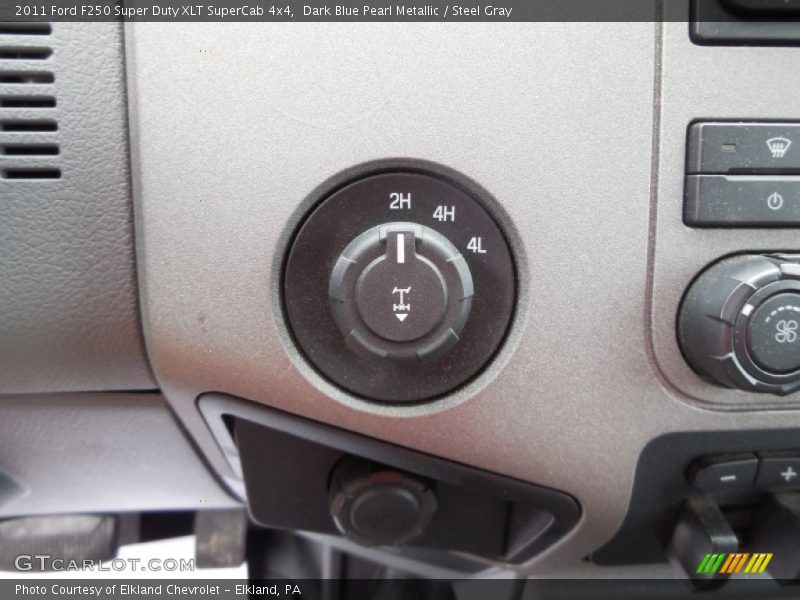 Dark Blue Pearl Metallic / Steel Gray 2011 Ford F250 Super Duty XLT SuperCab 4x4