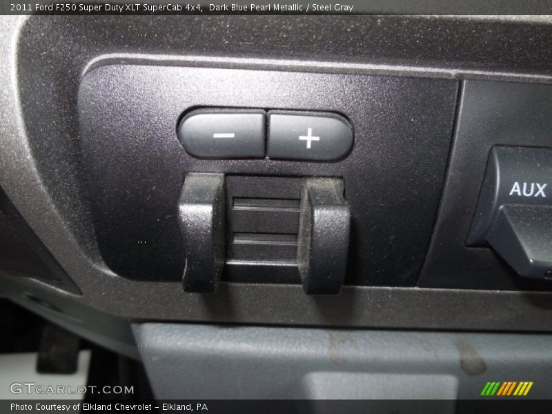 Dark Blue Pearl Metallic / Steel Gray 2011 Ford F250 Super Duty XLT SuperCab 4x4