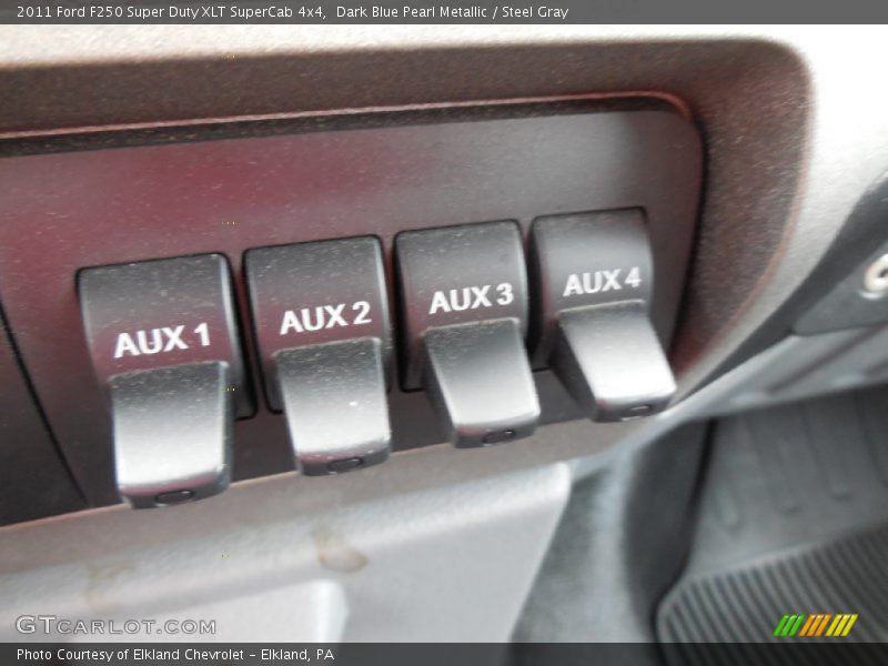 Dark Blue Pearl Metallic / Steel Gray 2011 Ford F250 Super Duty XLT SuperCab 4x4