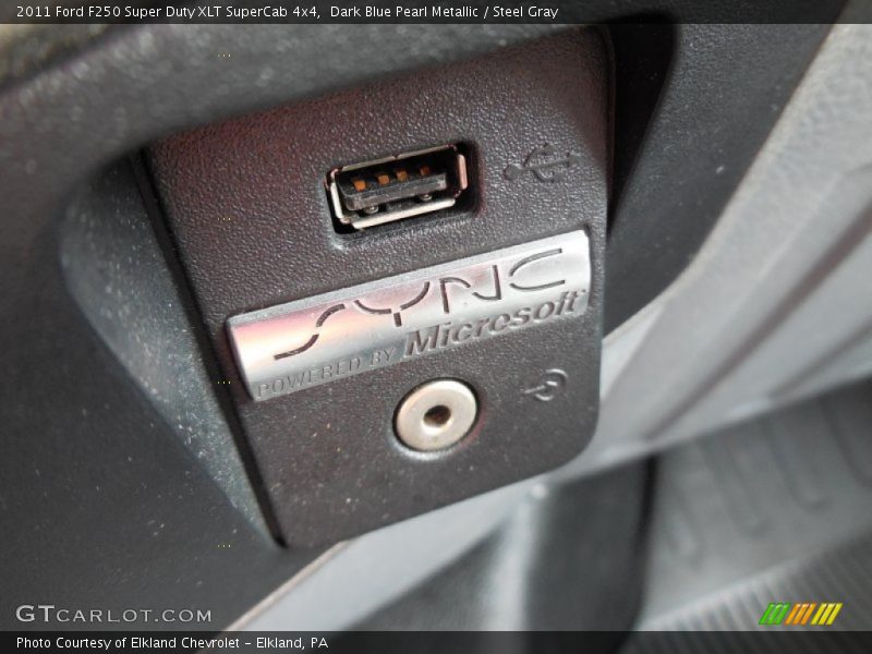 Dark Blue Pearl Metallic / Steel Gray 2011 Ford F250 Super Duty XLT SuperCab 4x4