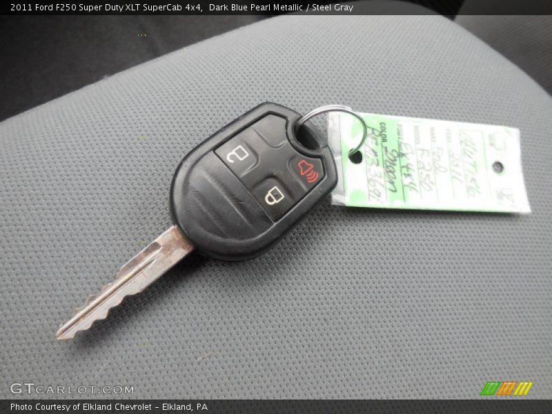 Dark Blue Pearl Metallic / Steel Gray 2011 Ford F250 Super Duty XLT SuperCab 4x4