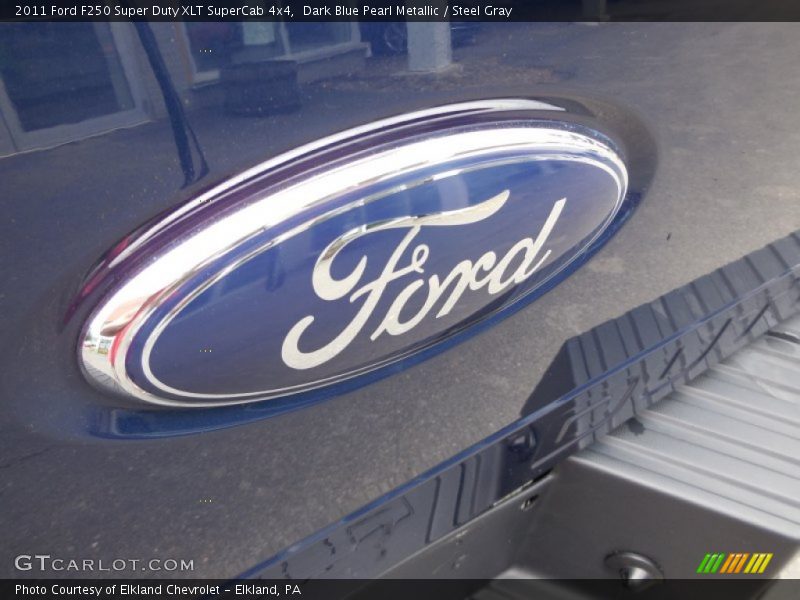 Dark Blue Pearl Metallic / Steel Gray 2011 Ford F250 Super Duty XLT SuperCab 4x4