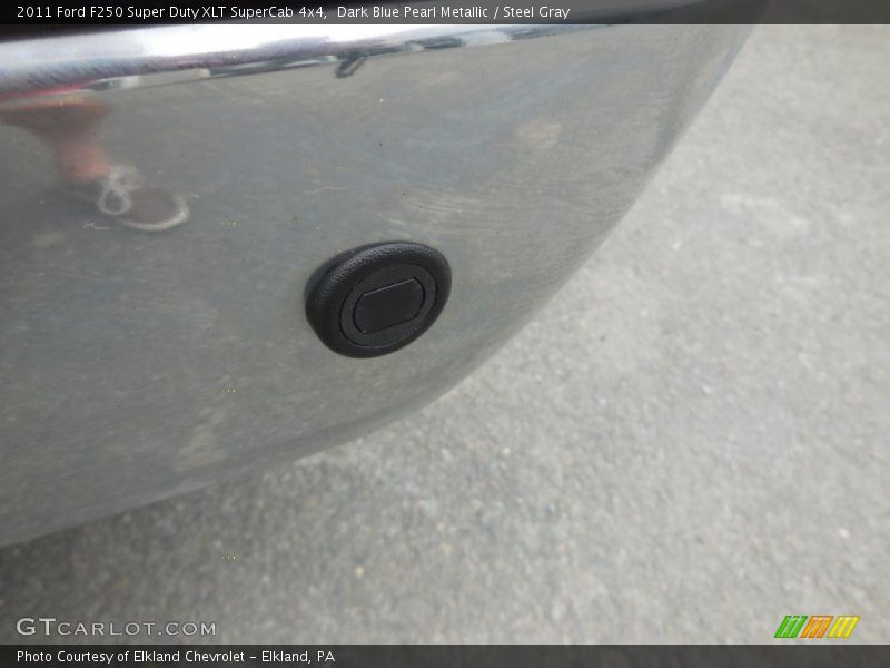 Dark Blue Pearl Metallic / Steel Gray 2011 Ford F250 Super Duty XLT SuperCab 4x4