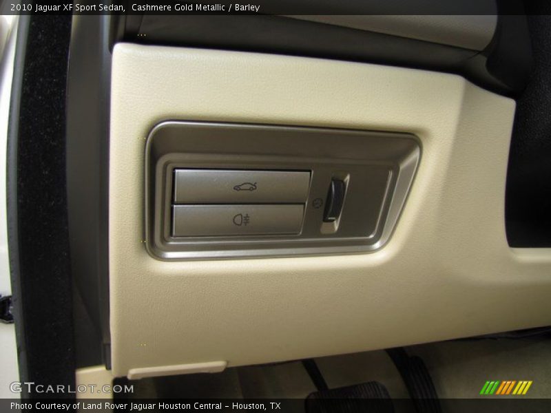 Cashmere Gold Metallic / Barley 2010 Jaguar XF Sport Sedan