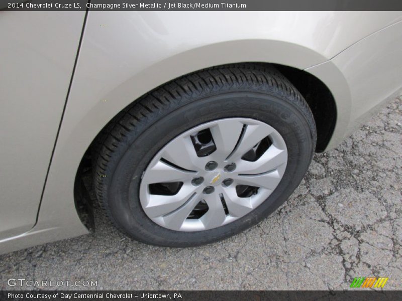 Champagne Silver Metallic / Jet Black/Medium Titanium 2014 Chevrolet Cruze LS