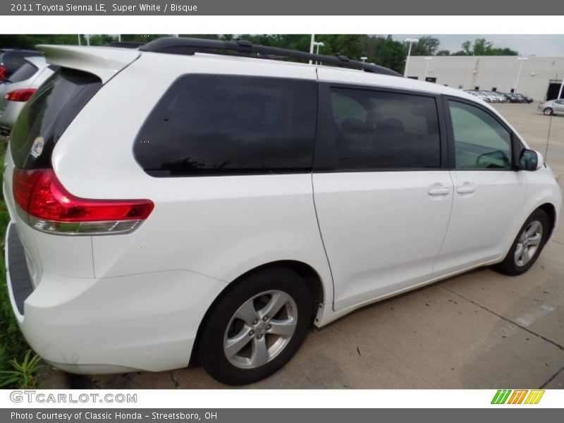 Super White / Bisque 2011 Toyota Sienna LE