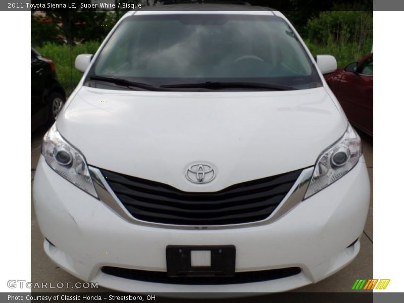 Super White / Bisque 2011 Toyota Sienna LE