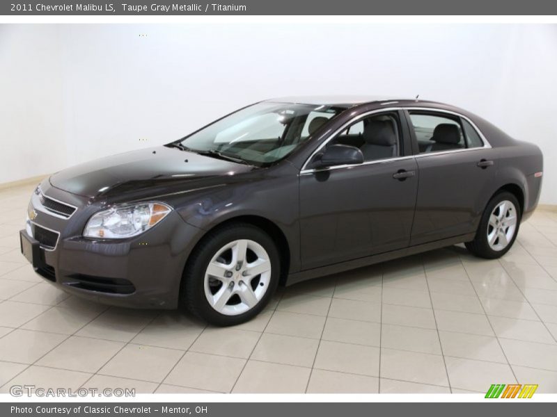 Front 3/4 View of 2011 Malibu LS