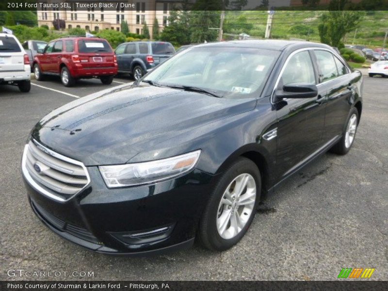 Tuxedo Black / Dune 2014 Ford Taurus SEL