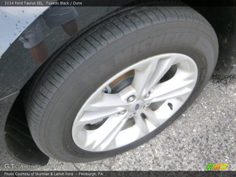 Tuxedo Black / Dune 2014 Ford Taurus SEL