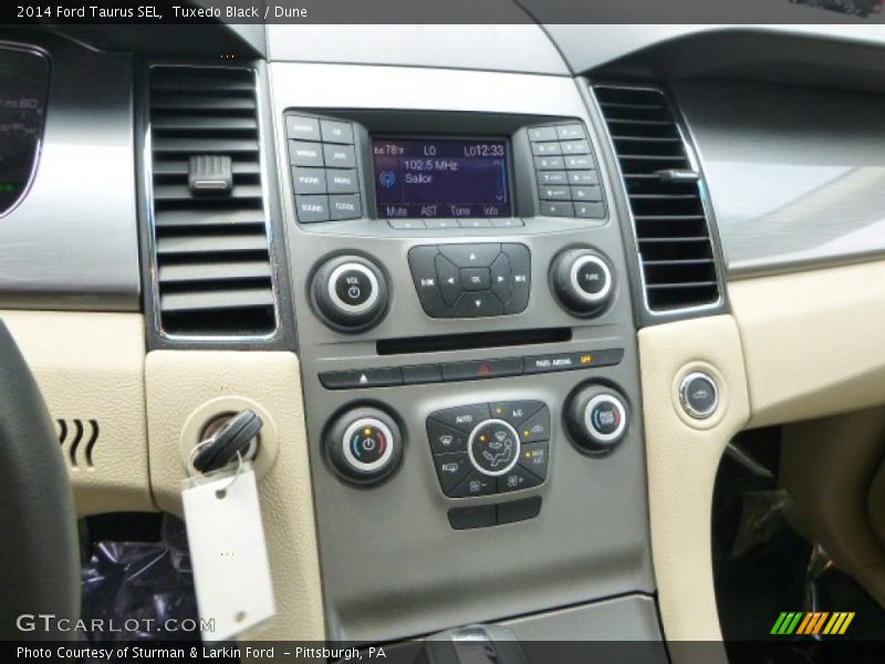 Tuxedo Black / Dune 2014 Ford Taurus SEL