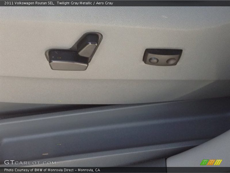 Twilight Gray Metallic / Aero Gray 2011 Volkswagen Routan SEL