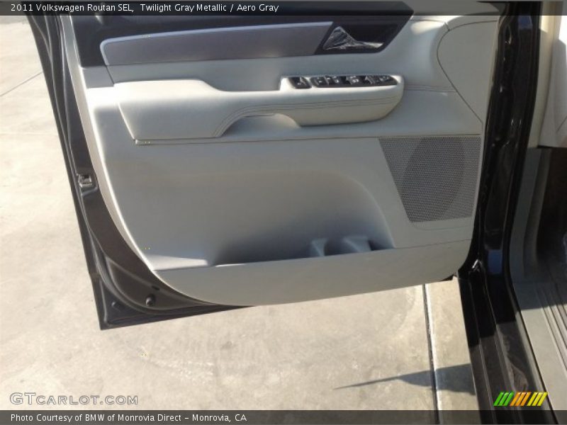 Twilight Gray Metallic / Aero Gray 2011 Volkswagen Routan SEL