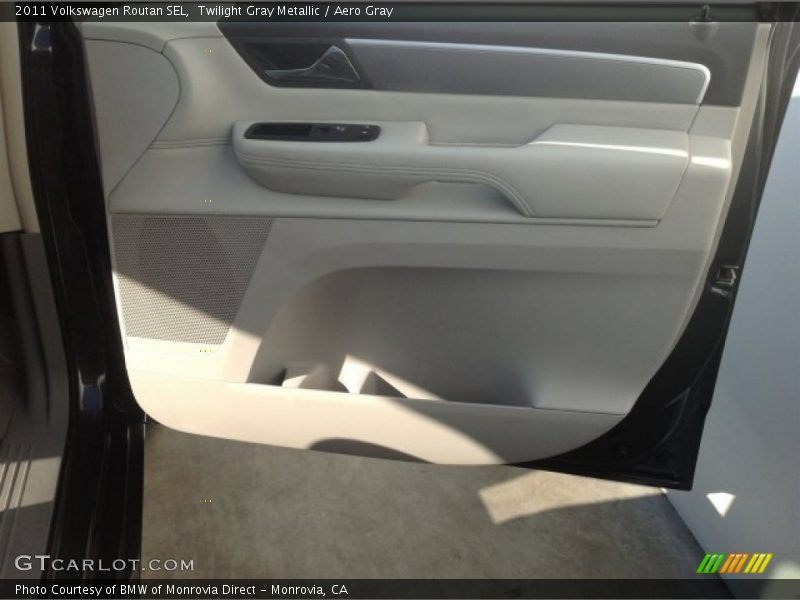 Twilight Gray Metallic / Aero Gray 2011 Volkswagen Routan SEL