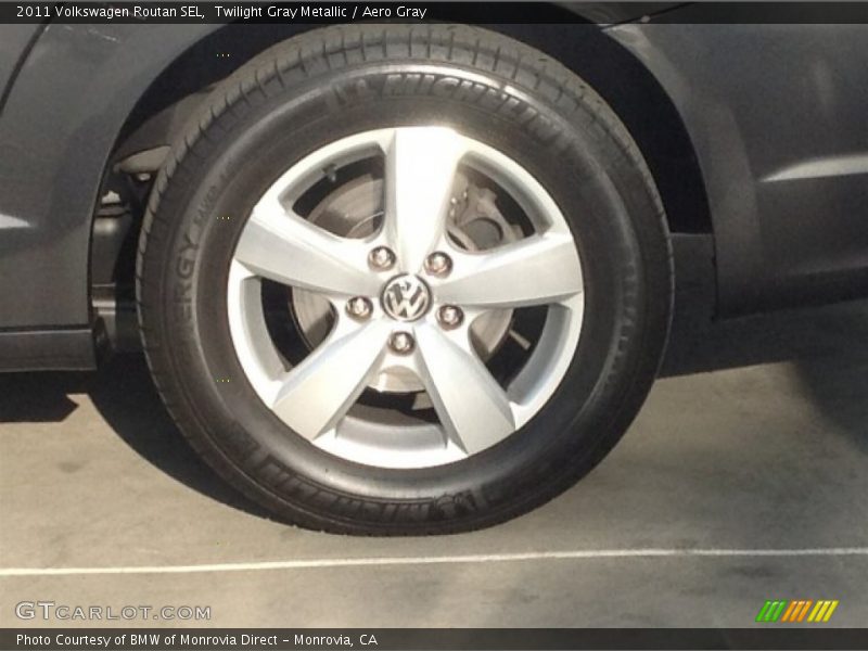 Twilight Gray Metallic / Aero Gray 2011 Volkswagen Routan SEL
