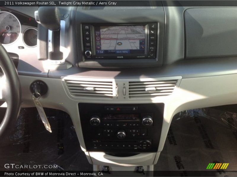 Twilight Gray Metallic / Aero Gray 2011 Volkswagen Routan SEL
